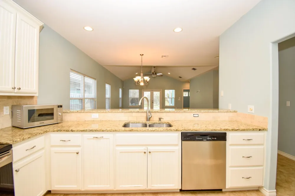 2711 Lakeview Drive Rockport, TX 78382