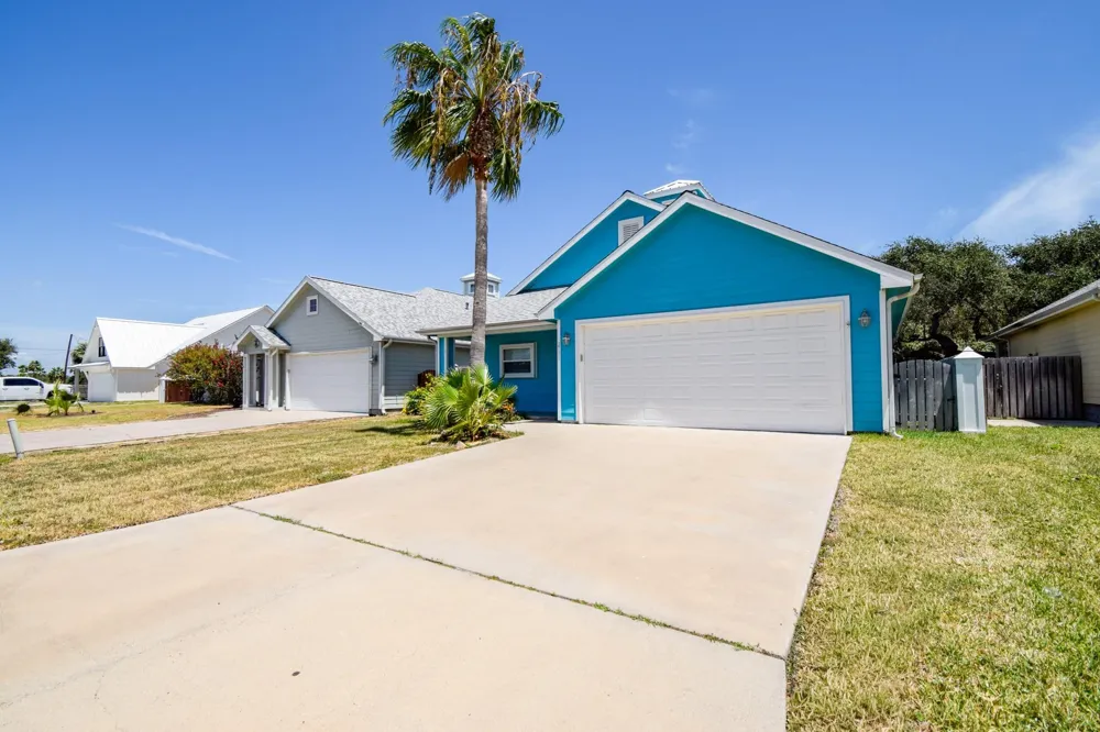 2711 Lakeview Drive Rockport, TX 78382