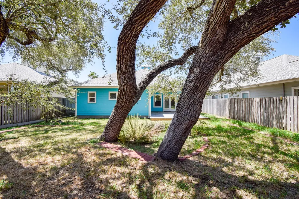 2711 Lakeview Drive Rockport, TX 78382