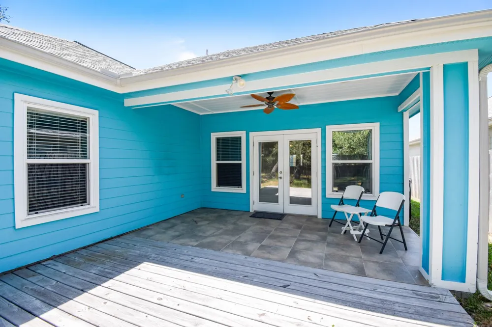 2711 Lakeview Drive Rockport, TX 78382