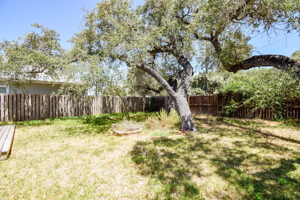 2711 Lakeview Drive Rockport, TX 78382