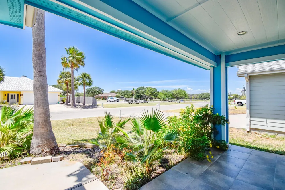 2711 Lakeview Drive Rockport, TX 78382