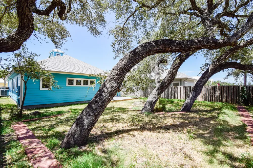 2711 Lakeview Drive Rockport, TX 78382