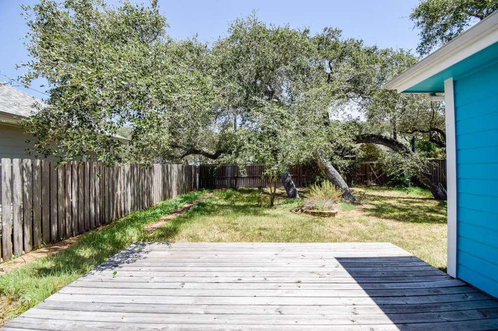 2711 Lakeview Drive Rockport, TX 78382