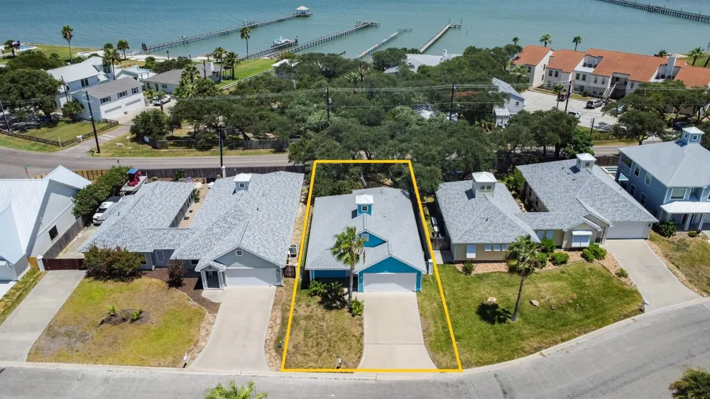 2711 Lakeview Drive Rockport, TX 78382