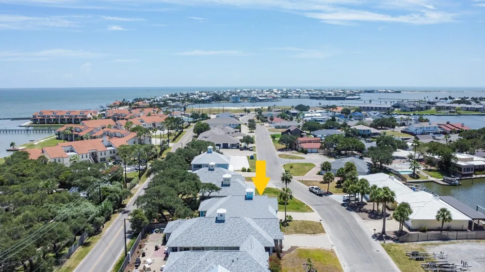 2711 Lakeview Drive Rockport, TX 78382