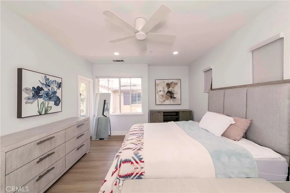 30 Salton Irvine, CA 92602