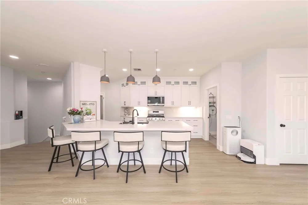30 Salton Irvine, CA 92602