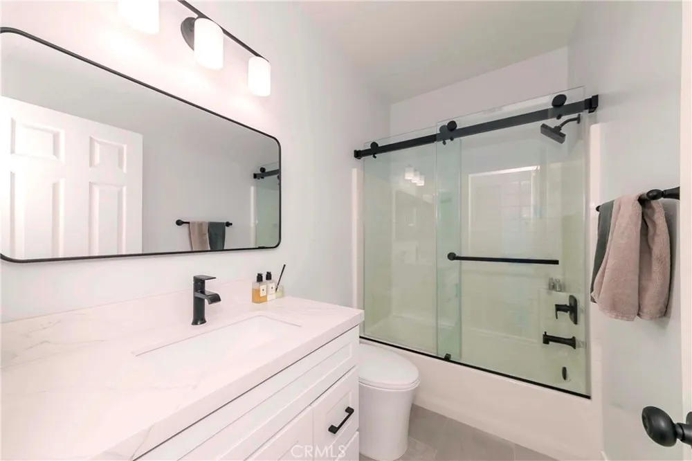 30 Salton Irvine, CA 92602