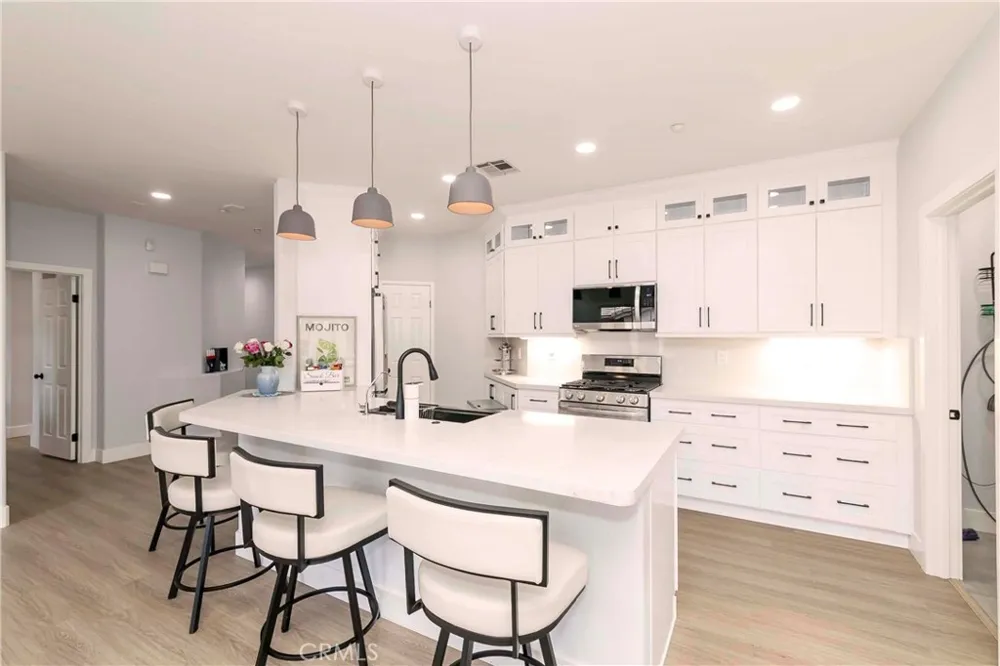 30 Salton Irvine, CA 92602