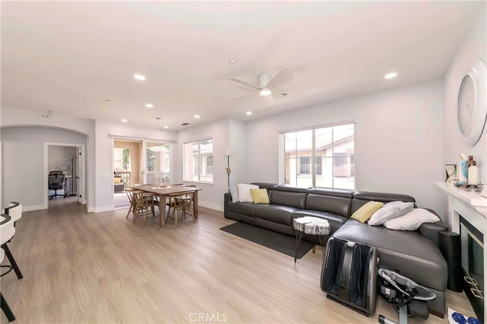30 Salton Irvine, CA 92602