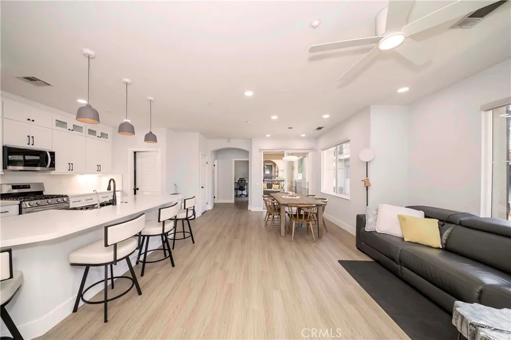 30 Salton Irvine, CA 92602