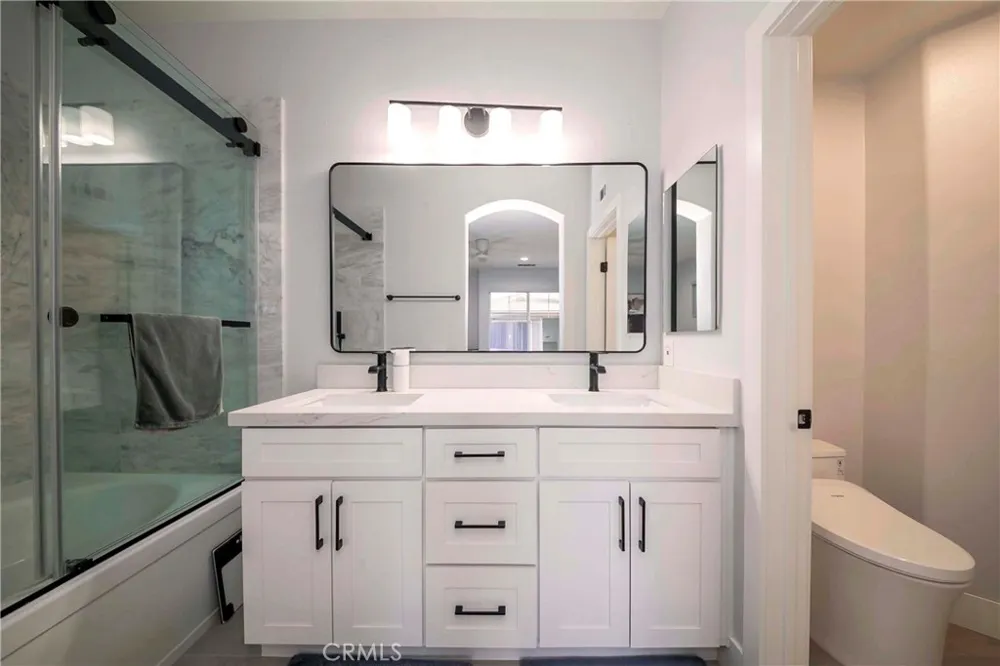 30 Salton Irvine, CA 92602