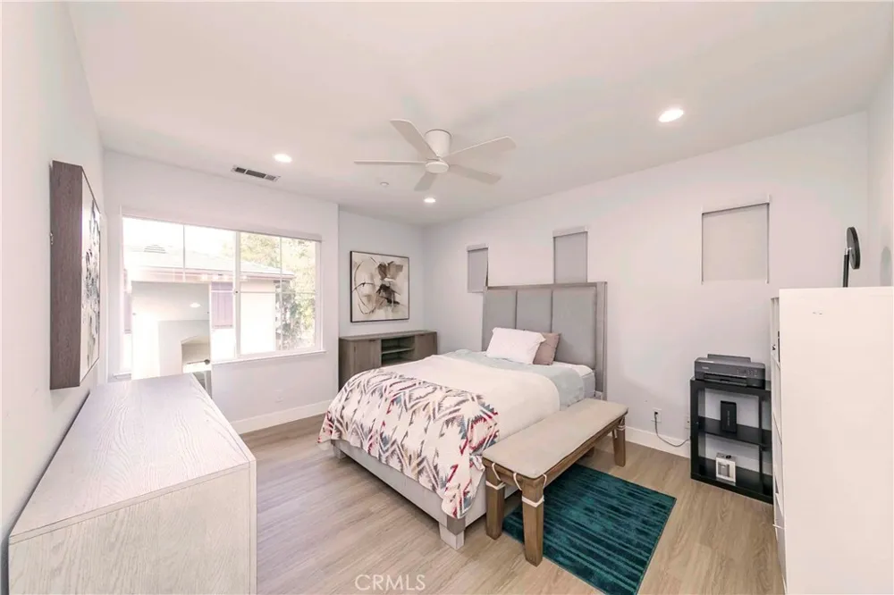 30 Salton Irvine, CA 92602