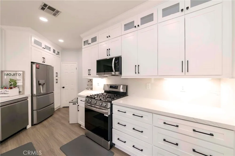 30 Salton Irvine, CA 92602