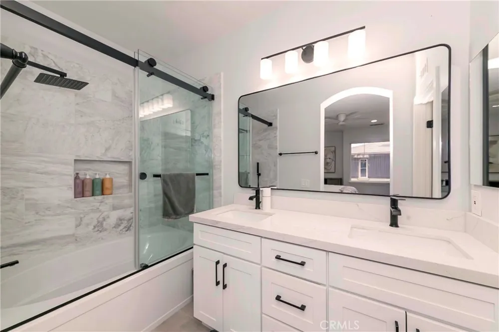 30 Salton Irvine, CA 92602
