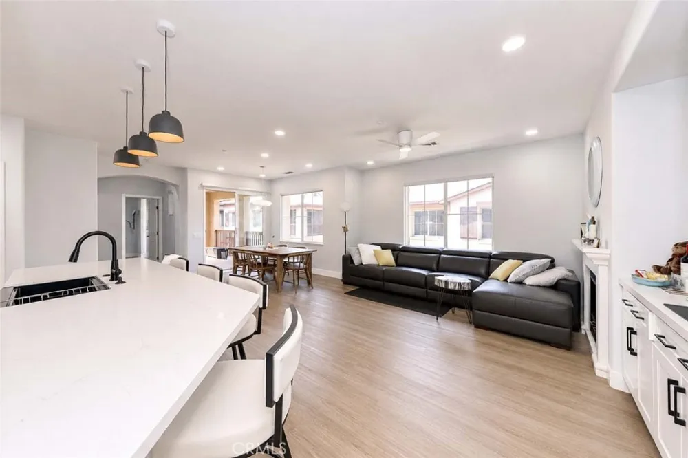 30 Salton Irvine, CA 92602