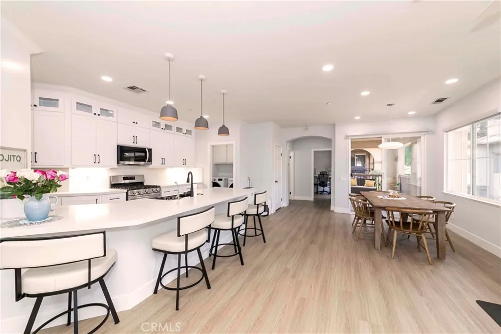 30 Salton Irvine, CA 92602