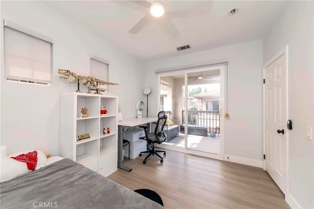 30 Salton Irvine, CA 92602