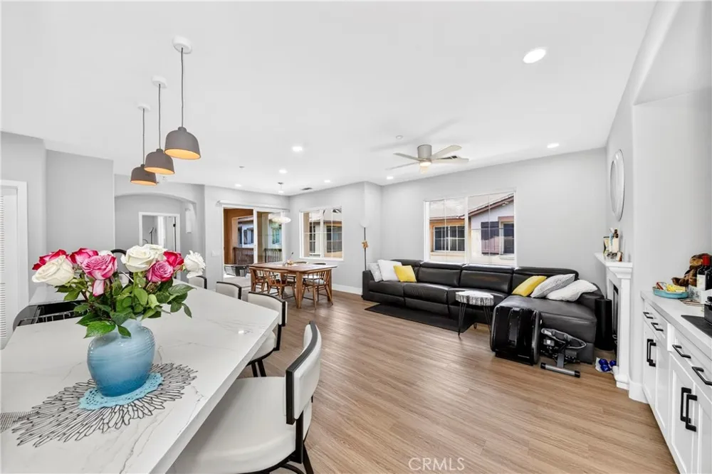 30 Salton Irvine, CA 92602