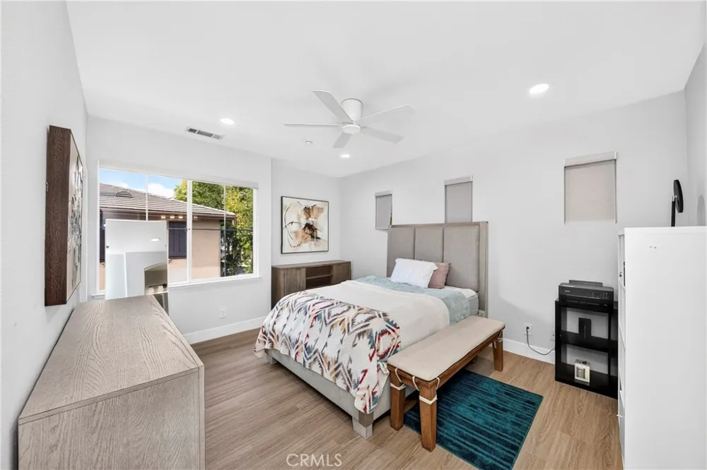 30 Salton Irvine, CA 92602