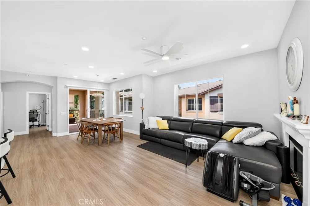 30 Salton Irvine, CA 92602