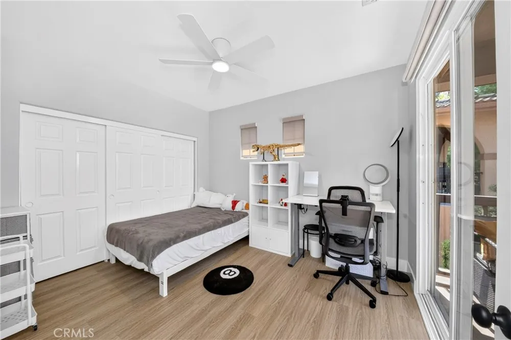 30 Salton Irvine, CA 92602