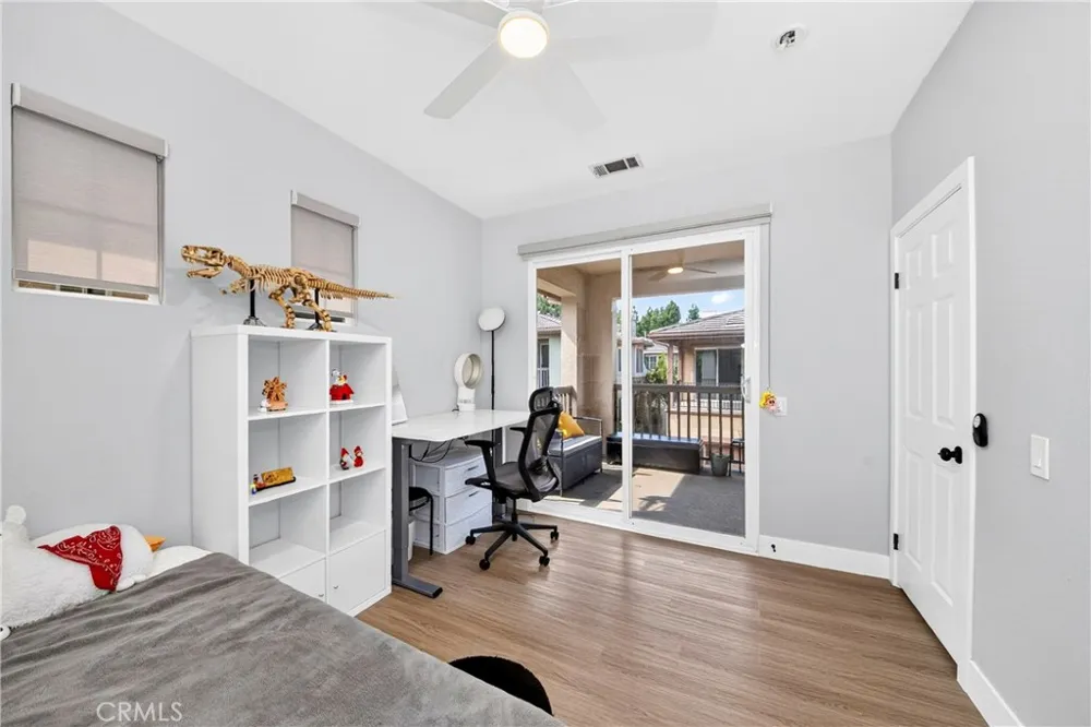 30 Salton Irvine, CA 92602