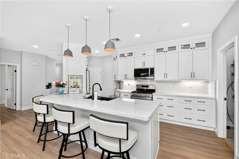 30 Salton Irvine, CA 92602
