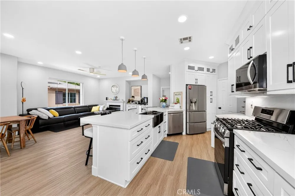 30 Salton Irvine, CA 92602