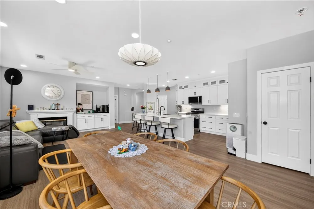 30 Salton Irvine, CA 92602