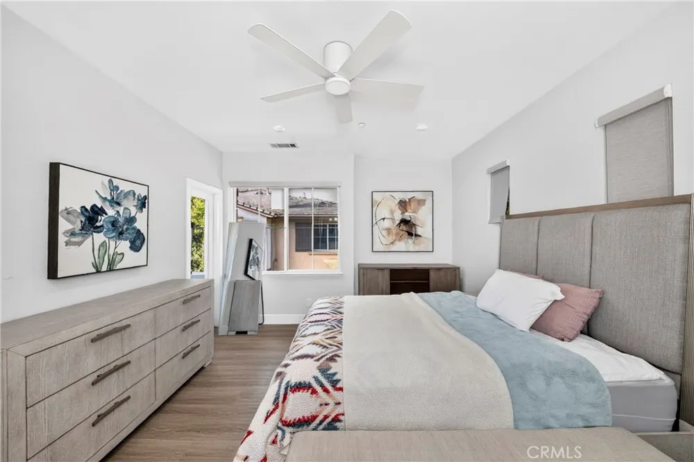 30 Salton Irvine, CA 92602