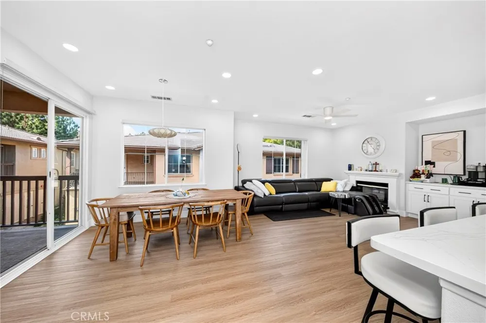 30 Salton Irvine, CA 92602