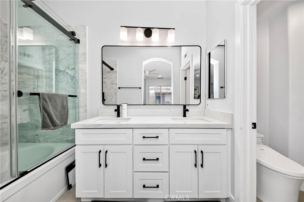 30 Salton Irvine, CA 92602