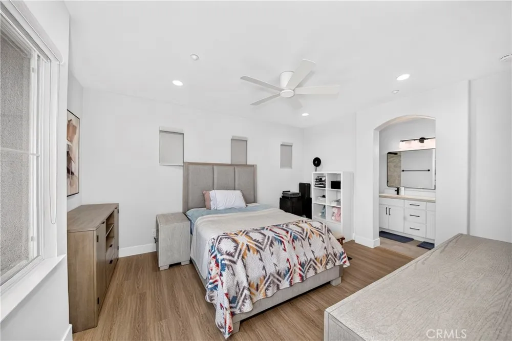 30 Salton Irvine, CA 92602