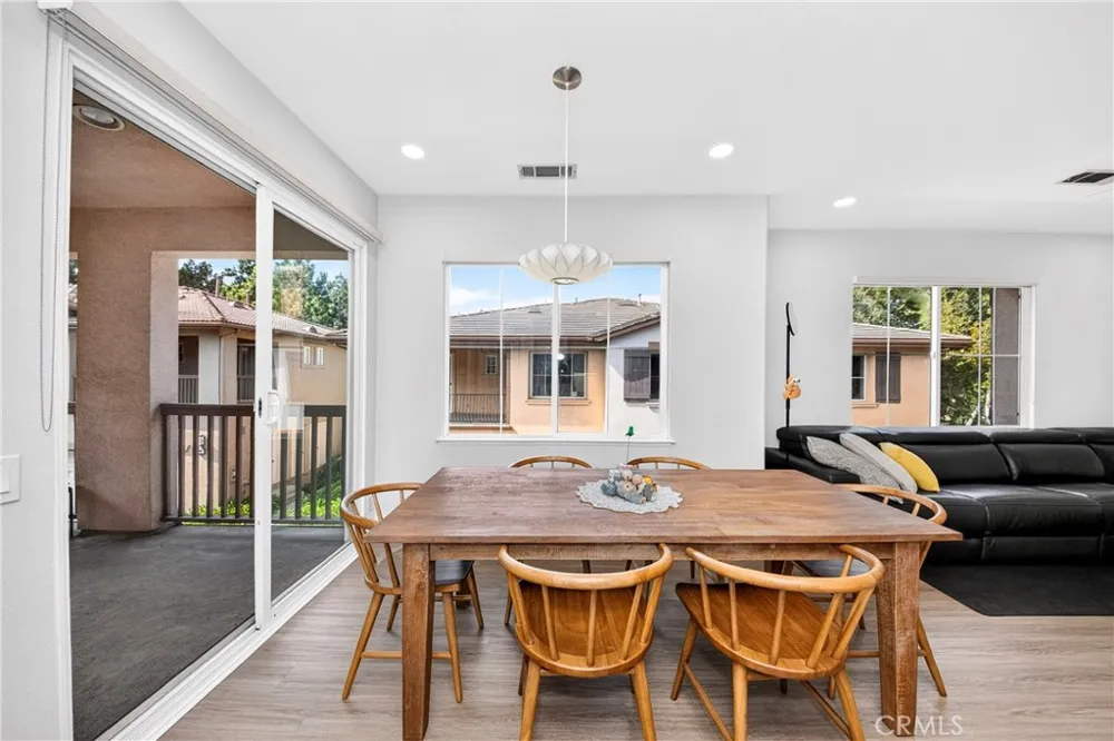 30 Salton Irvine, CA 92602