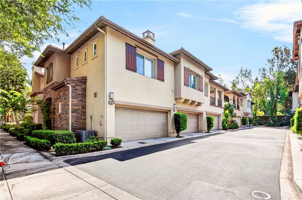 30 Salton Irvine, CA 92602