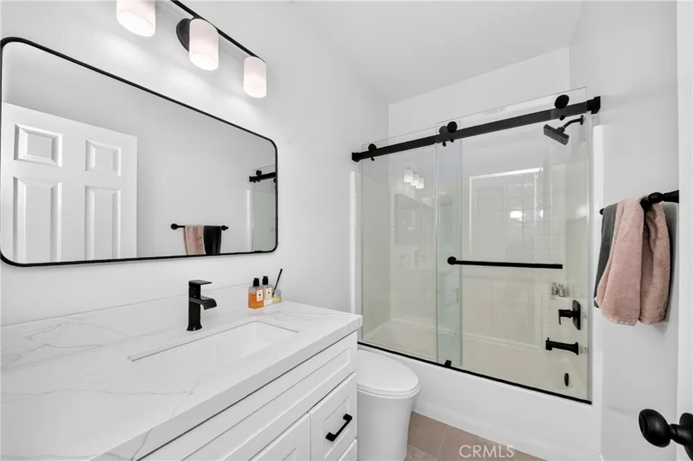 30 Salton Irvine, CA 92602