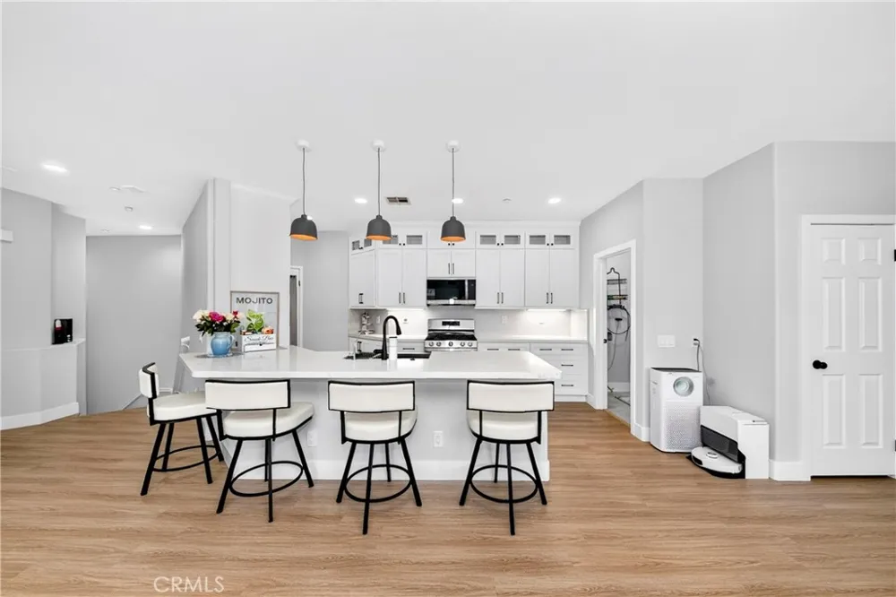 30 Salton Irvine, CA 92602