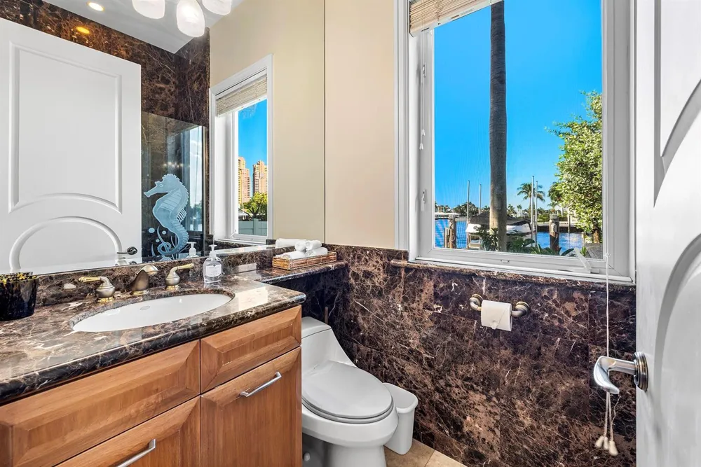 3005 NE 19th Street Fort Lauderdale, FL 33305