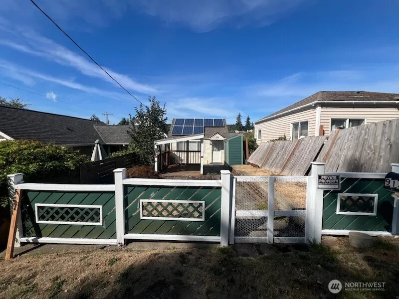913 Charlotte Avenue W Bremerton, WA 98312
