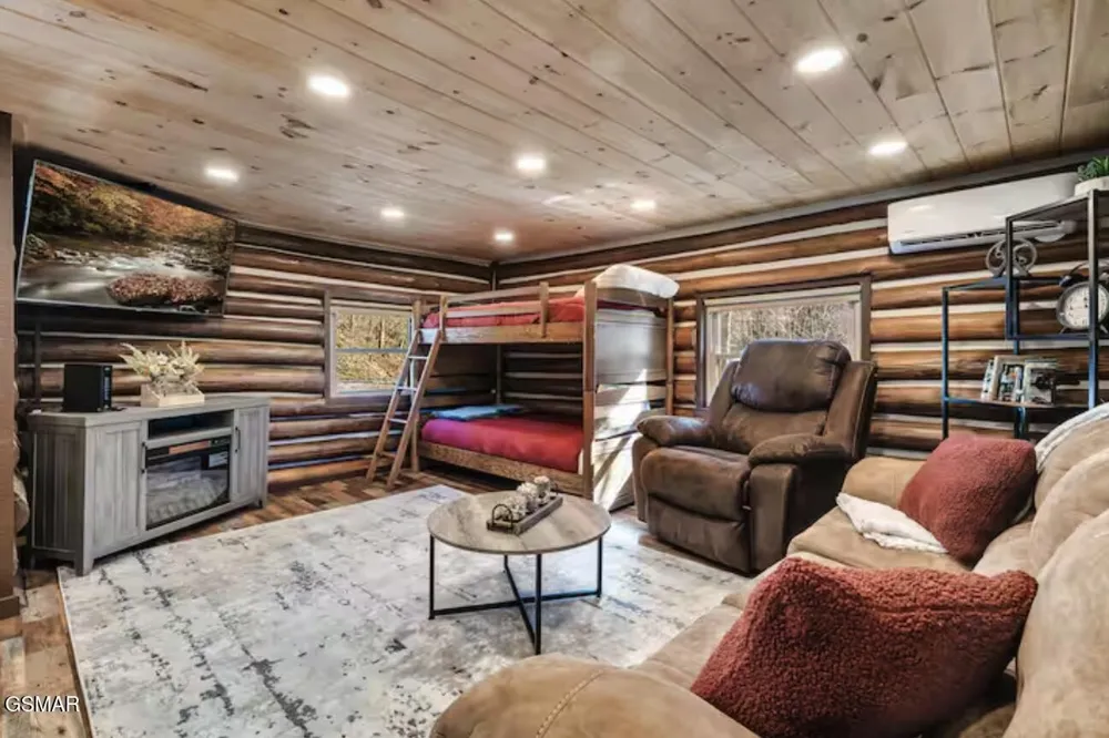 3847 Warden Branch Lane Gatlinburg, TN 37738