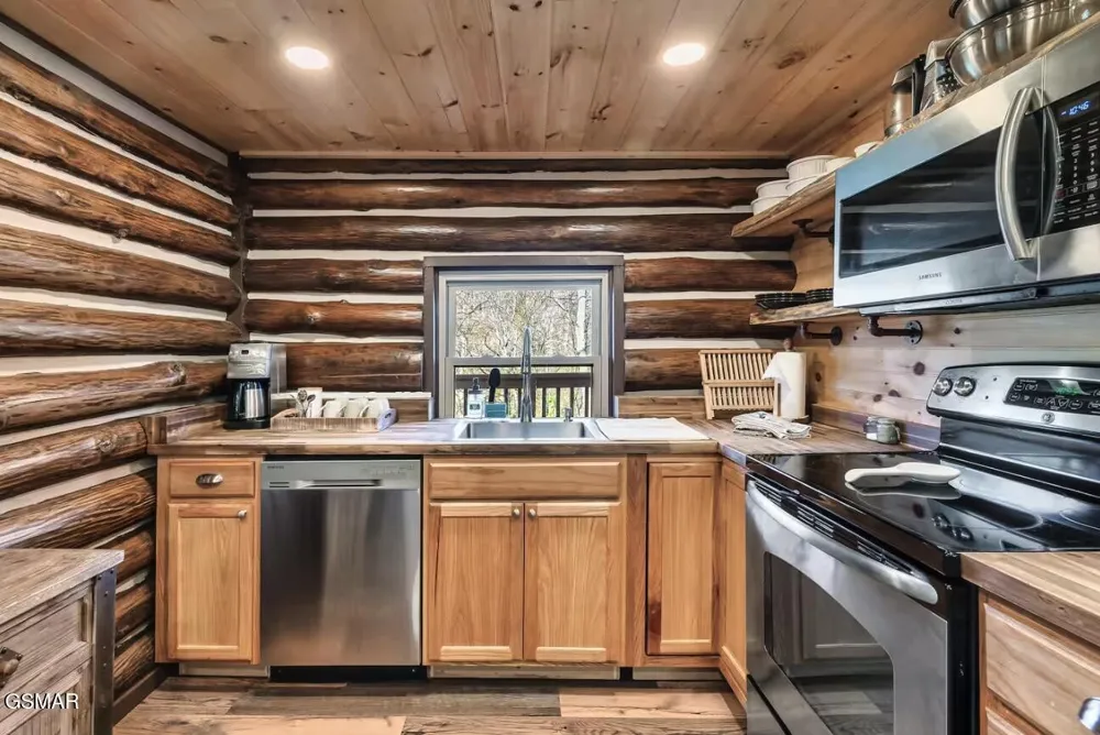 3847 Warden Branch Lane Gatlinburg, TN 37738