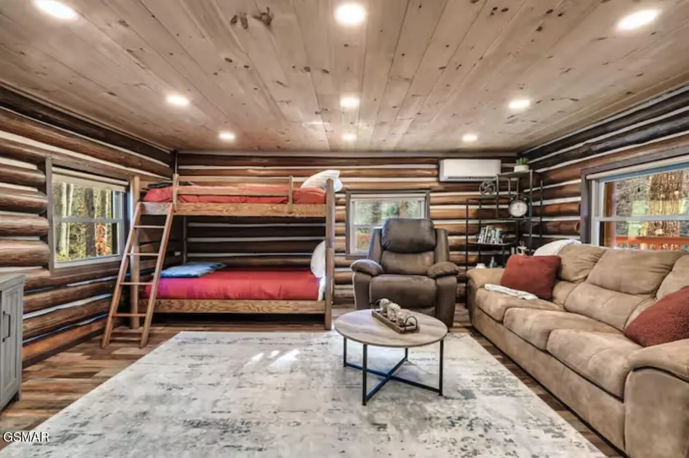 3847 Warden Branch Lane Gatlinburg, TN 37738