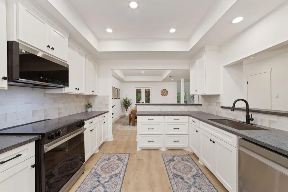 9374 Briar Forest Drive Houston, TX 77063