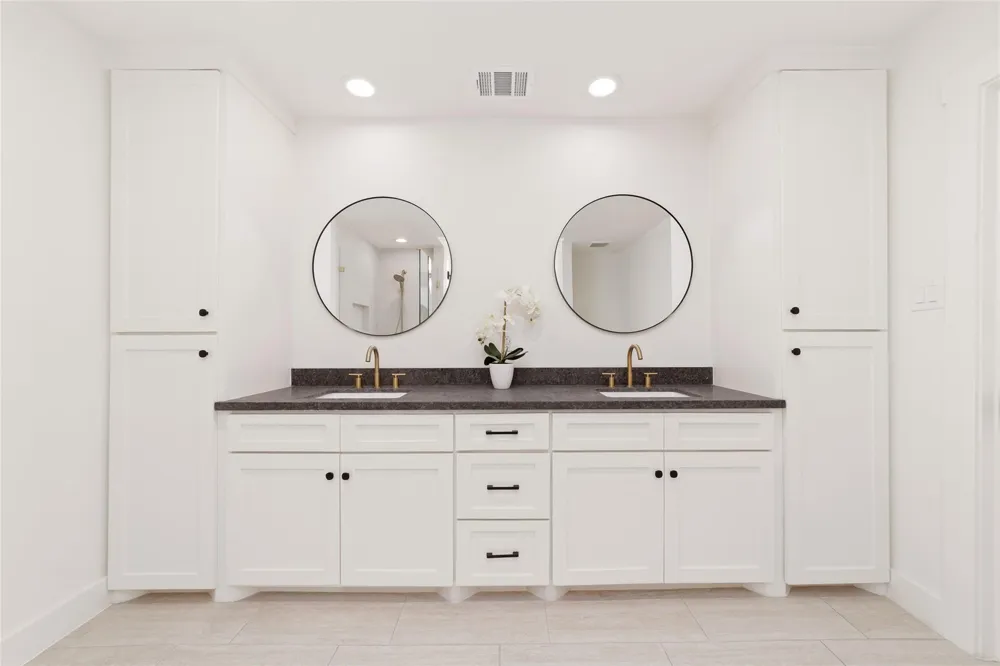 9374 Briar Forest Drive Houston, TX 77063