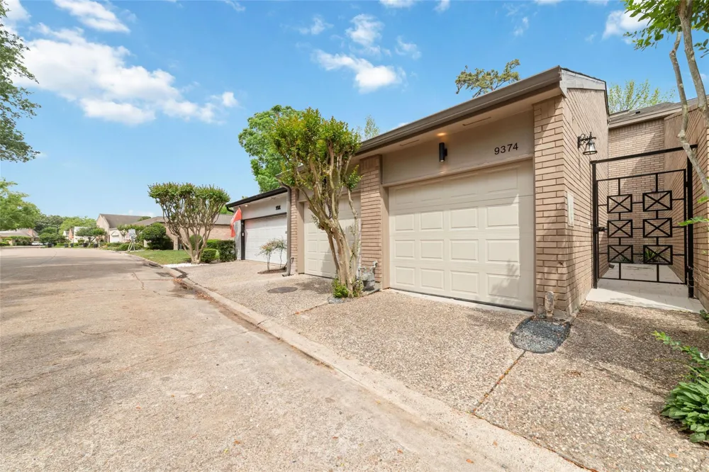 9374 Briar Forest Drive Houston, TX 77063