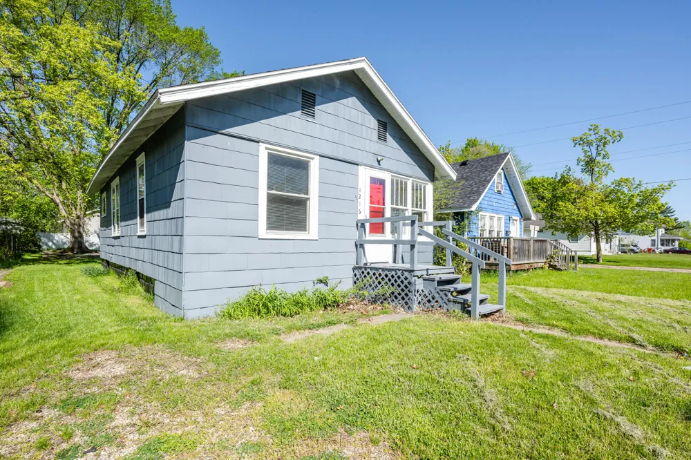 1216 Broadway Benton Harbor, MI 49022