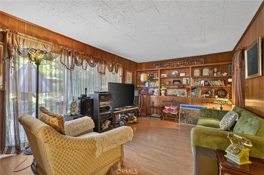 2136 S El Molino San Marino, CA 91108
