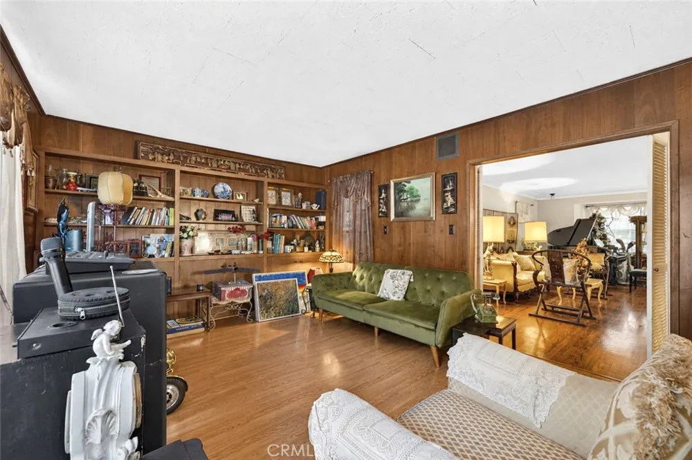 2136 S El Molino San Marino, CA 91108